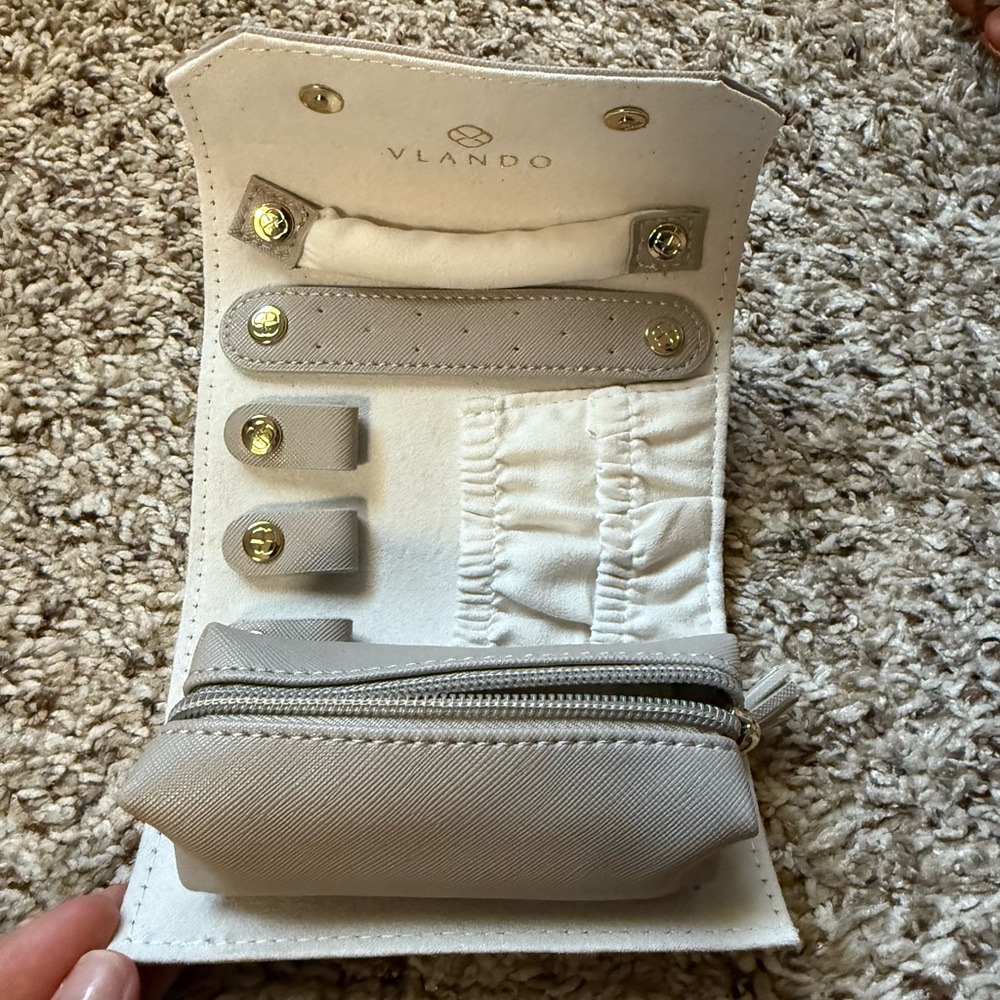 Vlando Jewelry Organizer in Gray